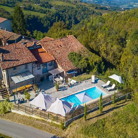 In Bocca Al Lupo With Shared Pool - Happy Clavesana