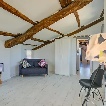 In Bocca Al Lupo With Shared Pool - Happy Apartment