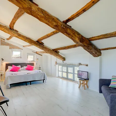 In Bocca Al Lupo With Shared Pool - Happy Apartment *