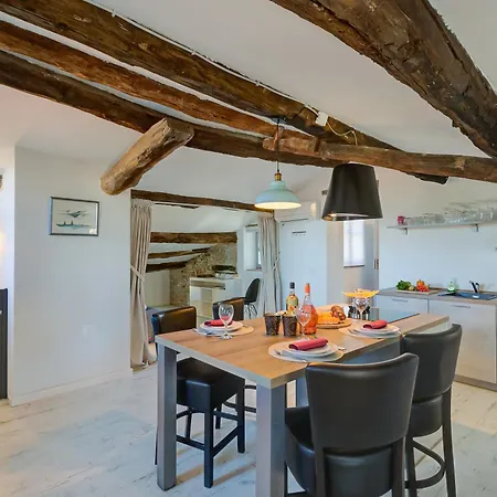 Apartment In Bocca Al Lupo With Shared Pool - Happy Clavesana