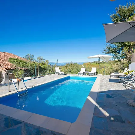 In Bocca Al Lupo With Shared Pool - Happy Apartment