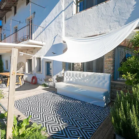 In Bocca Al Lupo With Shared Pool - Happy * Clavesana