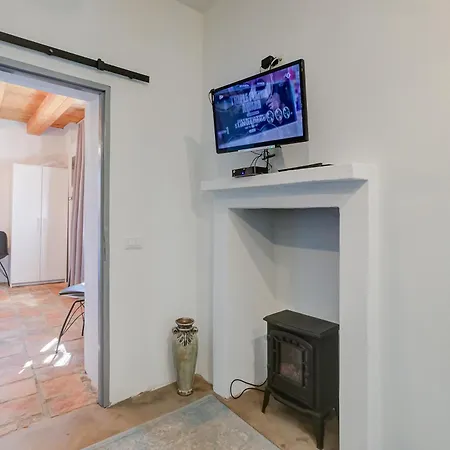 Apartment In Bocca Al Lupo With Shared Pool - Happy Clavesana