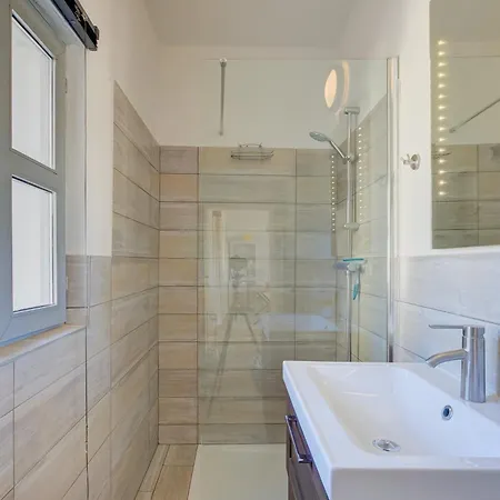 In Bocca Al Lupo With Shared Pool * Clavesana