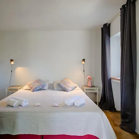 In Bocca Al Lupo With Shared Pool - Happy Apartment *