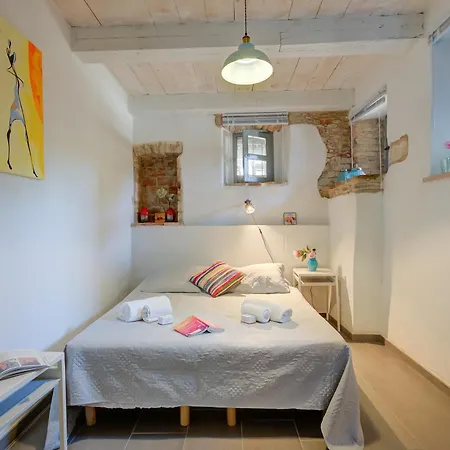 In Bocca Al Lupo With Shared Pool - Happy Apartment *