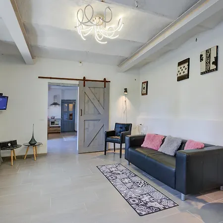 In Bocca Al Lupo With Shared Pool *